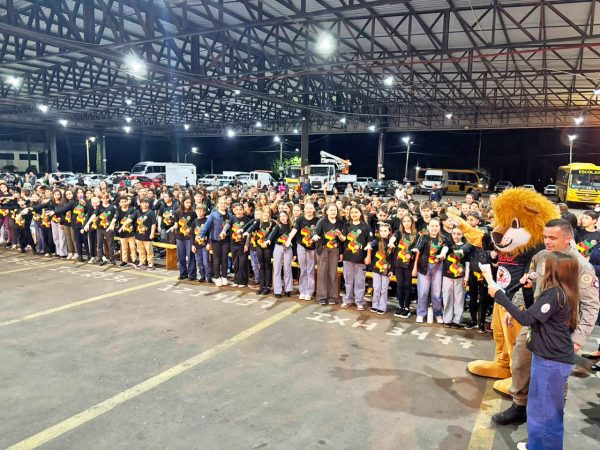 Mais de 440 alunos participam  da formatura do Proerd